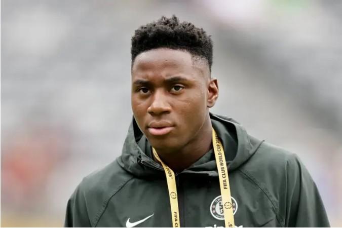 爱游戏平台-TA：切尔西担心埃苏戈至少缺阵12周，可能明年才能复出